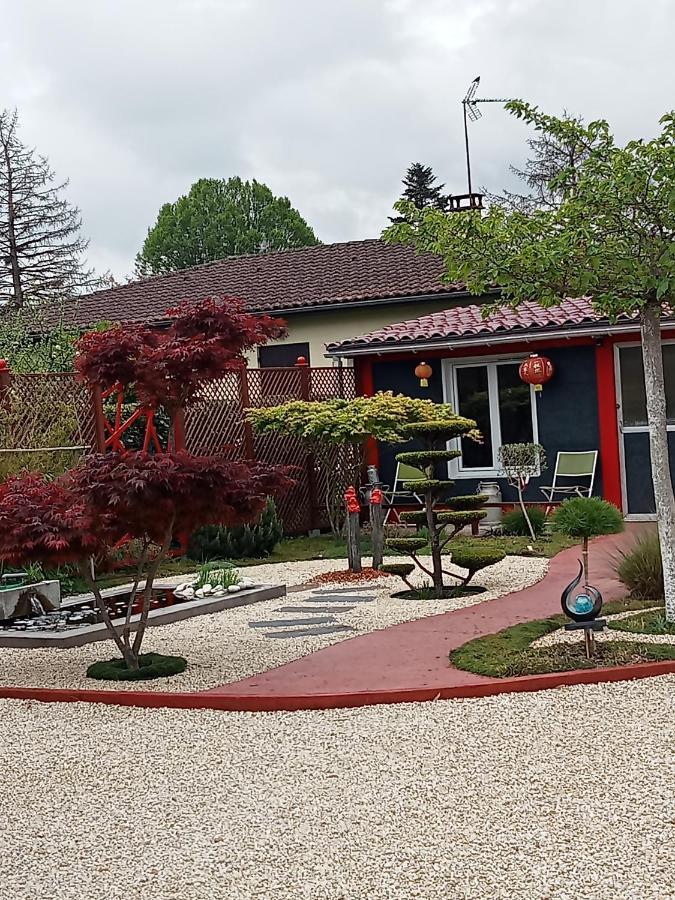 Une Pause Quelque Part Avec Recharge Pour Voiture Electrique Saint-Medard-de-Guizieres Eksteriør bilde